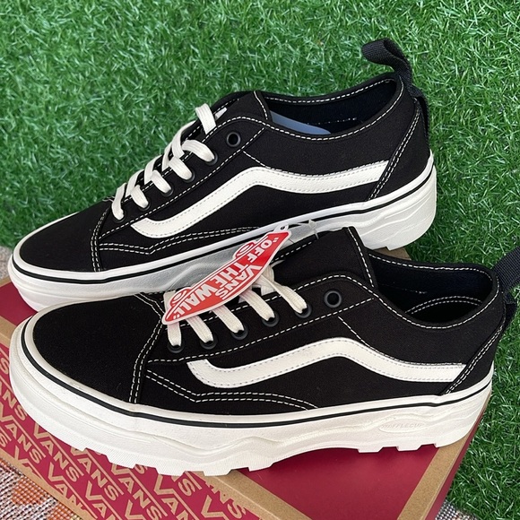 Vans Men’s Sentry Old Skool (Canvas) Black/Marshmallow
VN0A5KR3VQE
Sneakers - Picture 12 of 16